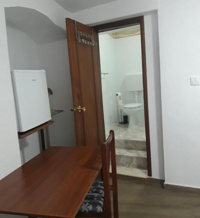 Residencial Antonio Mocisso Guesthouse เอลวัช ภายนอก รูปภาพ